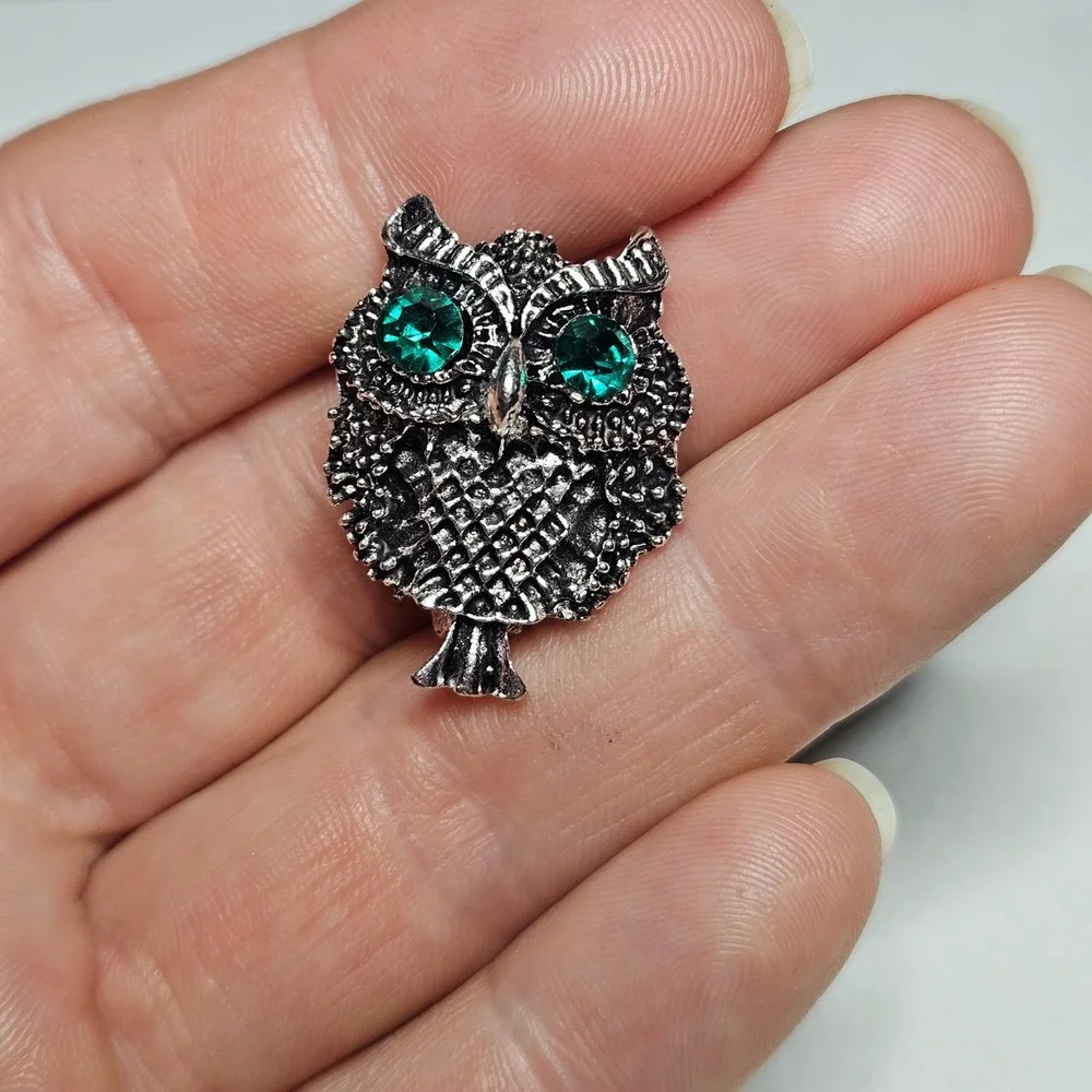 Owl Brooch Pin Womens OS Silver Green Rhinestone Eyes Dark Academia